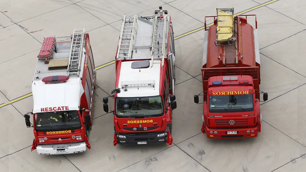 Tres carros rojos de la Cuarta vistos desde arriba: la 41 Renault S180 de rescate, la 42 Midlum y la 43 Volkswagen.