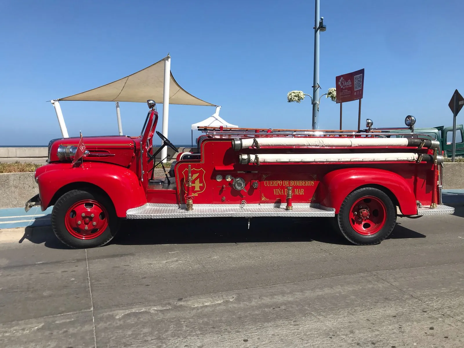 La 4-A estacionada en la avenida Perú, junto al mar.